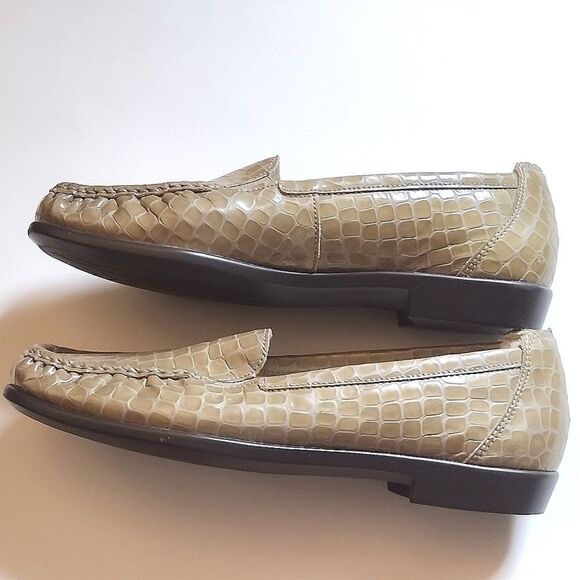 SAS Womens 7.5 M Tripad Loafers Beige Croc Slip On Flats with Comfort Foot Bed - Picture 7 of 8